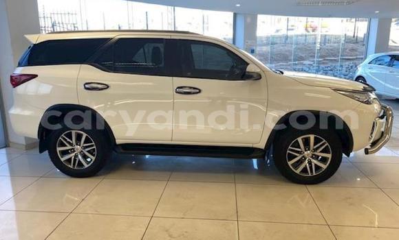 Acheter Occasion Voiture Toyota Fortuner Blanc à Kalomo, Du sud Acheter Occasion Voiture Toyota Fortuner Blanc à Kalomo, Du sud