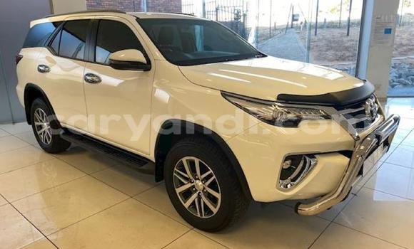 Acheter Occasion Voiture Toyota Fortuner Blanc à Kalomo, Du sud Acheter Occasion Voiture Toyota Fortuner Blanc à Kalomo, Du sud