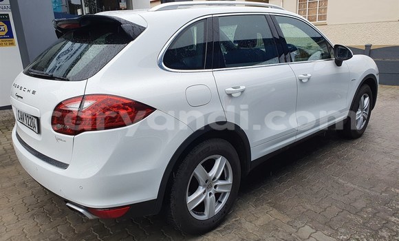 Buy Used Porsche Cayenne White Car in Lusaka in Zambia Buy Used Porsche Cayenne White Car in Lusaka in Zambia