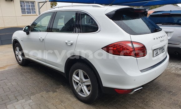 Buy Used Porsche Cayenne White Car in Lusaka in Zambia Buy Used Porsche Cayenne White Car in Lusaka in Zambia