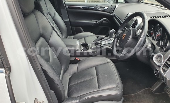 Buy Used Porsche Cayenne White Car in Lusaka in Zambia Buy Used Porsche Cayenne White Car in Lusaka in Zambia