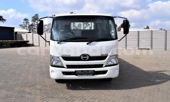 Acheter Occasion Utilitaire Hino 300 Series Blanc à Chingola, Zambie Acheter Occasion Utilitaire Hino 300 Series Blanc à Chingola, Zambie
