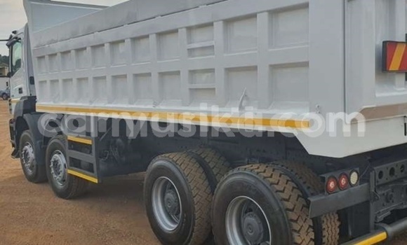 Tenga Tsaru Mercedes–Benz 1520 Chena Rori in Chingola in Zambia Tenga Tsaru Mercedes–Benz 1520 Chena Rori in Chingola in Zambia