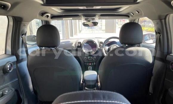 Tenga Tsaru MINI Countryman Chena Mota in Livingstone in Zambia Tenga Tsaru MINI Countryman Chena Mota in Livingstone in Zambia