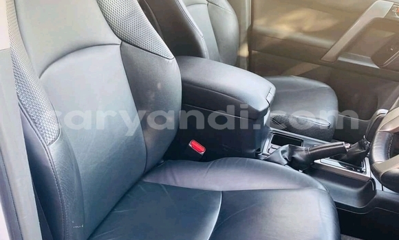 Acheter Occasion Voiture Toyota Land Cruiser Prado Blanc à Chingola, Zambie Acheter Occasion Voiture Toyota Land Cruiser Prado Blanc à Chingola, Zambie