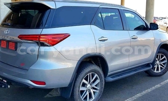Acheter Occasion Voiture Toyota Fortuner Gris à Chipata, Zambie Acheter Occasion Voiture Toyota Fortuner Gris à Chipata, Zambie