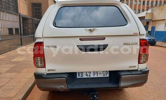 Acheter Occasion Voiture Toyota Hilux Blanc à Chinsali, Nord Acheter Occasion Voiture Toyota Hilux Blanc à Chinsali, Nord