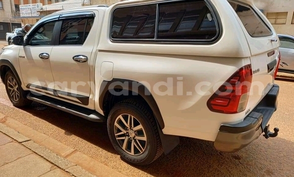 Acheter Occasion Voiture Toyota Hilux Blanc à Chinsali, Nord Acheter Occasion Voiture Toyota Hilux Blanc à Chinsali, Nord