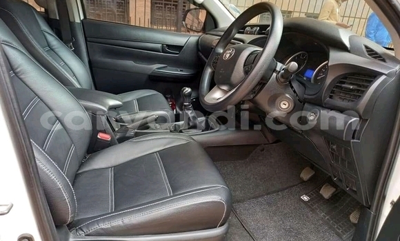 Acheter Occasion Voiture Toyota Hilux Blanc à Chinsali, Nord Acheter Occasion Voiture Toyota Hilux Blanc à Chinsali, Nord