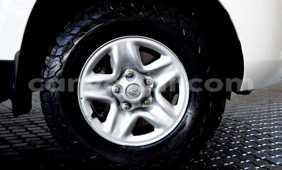Acheter Occasion Voiture Toyota Land Cruiser Blanc à Chingola, Zambie Acheter Occasion Voiture Toyota Land Cruiser Blanc à Chingola, Zambie
