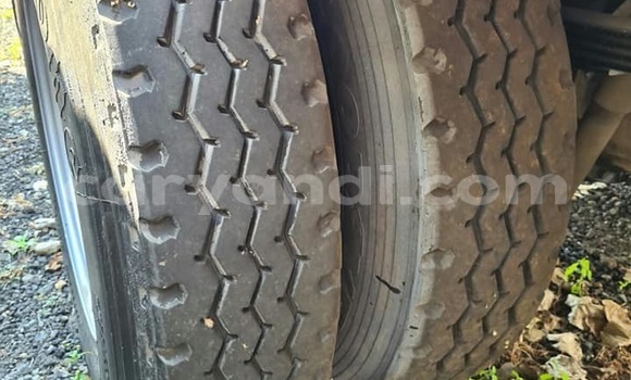 Nunua Ilio tumika Nissan UD Nyeupe Lori ndani ya Chingola nchini Zambia Nunua Ilio tumika Nissan UD Nyeupe Lori ndani ya Chingola nchini Zambia