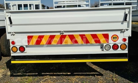 Nunua Ilio tumika Nissan UD Nyeupe Lori ndani ya Chingola nchini Zambia Nunua Ilio tumika Nissan UD Nyeupe Lori ndani ya Chingola nchini Zambia