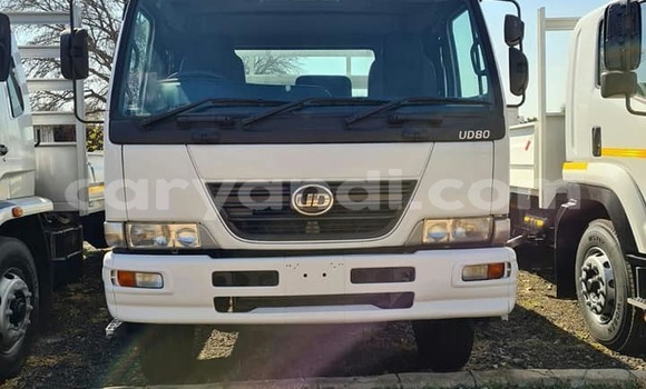 Nunua Ilio tumika Nissan UD Nyeupe Lori ndani ya Chingola nchini Zambia Nunua Ilio tumika Nissan UD Nyeupe Lori ndani ya Chingola nchini Zambia