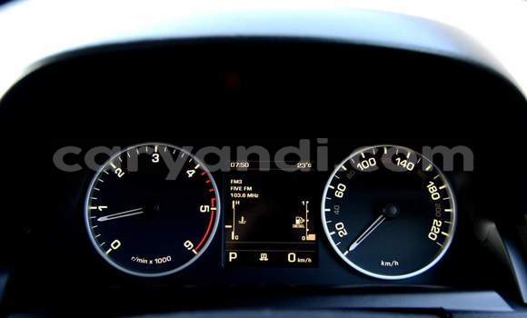 Acheter Occasion Voiture Land Rover Discovery Blanc à Livingstone, Zambie Acheter Occasion Voiture Land Rover Discovery Blanc à Livingstone, Zambie