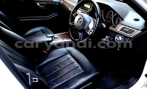 Acheter Occasion Voiture Mercedes-Benz E200 Blanc à Chingola, Zambie Acheter Occasion Voiture Mercedes-Benz E200 Blanc à Chingola, Zambie