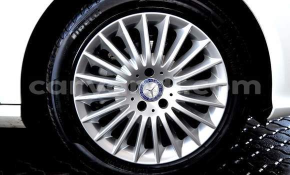 Acheter Occasion Voiture Mercedes-Benz E200 Blanc à Chingola, Zambie Acheter Occasion Voiture Mercedes-Benz E200 Blanc à Chingola, Zambie