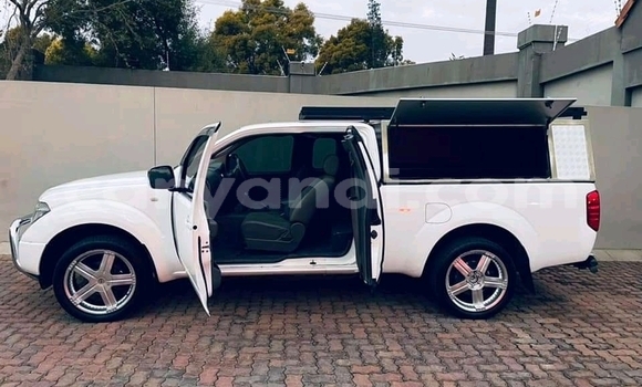 Acheter Occasion Voiture Nissan Navara Blanc à Chingola, Zambie Acheter Occasion Voiture Nissan Navara Blanc à Chingola, Zambie