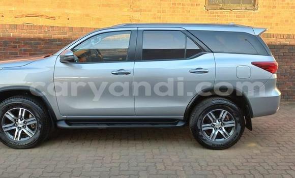 Tenga Tsaru Toyota Fortuner Zvimwe Mota in Lusaka in Zambia