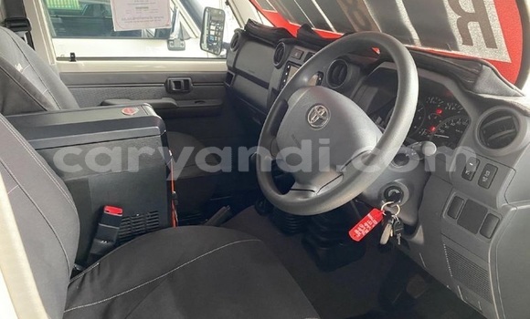 Buy Used Toyota Land Cruiser White Car in Livingstone in Zambia Buy Used Toyota Land Cruiser White Car in Livingstone in Zambia