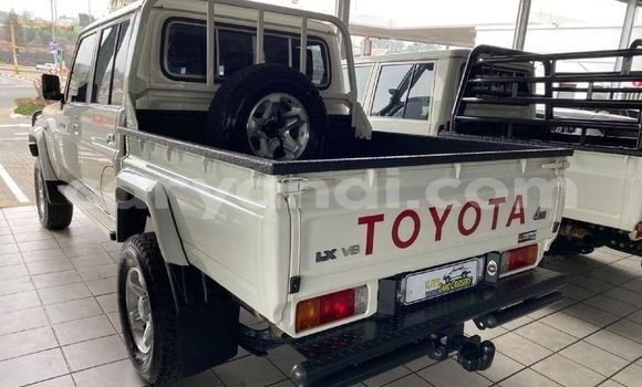 Buy Used Toyota Land Cruiser White Car in Livingstone in Zambia Buy Used Toyota Land Cruiser White Car in Livingstone in Zambia