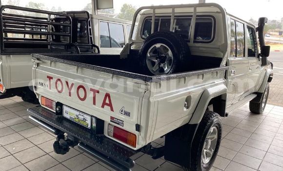 Buy Used Toyota Land Cruiser White Car in Livingstone in Zambia Buy Used Toyota Land Cruiser White Car in Livingstone in Zambia