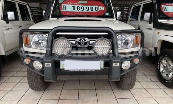 Buy Used Toyota Land Cruiser White Car in Livingstone in Zambia Buy Used Toyota Land Cruiser White Car in Livingstone in Zambia