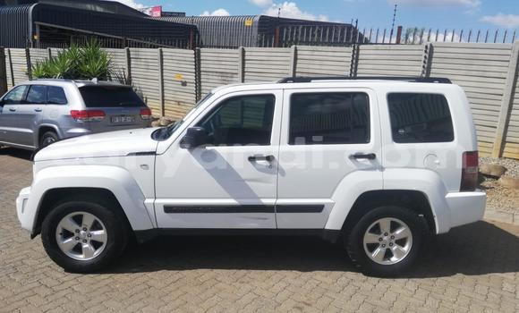 Acheter Occasion Voiture Jeep Cherokee Blanc à Limulunga, Occidental Acheter Occasion Voiture Jeep Cherokee Blanc à Limulunga, Occidental