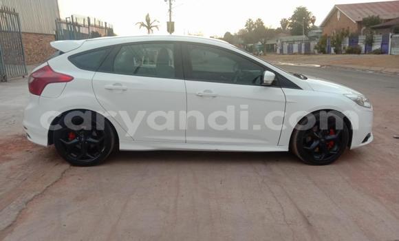Acheter Occasion Voiture Ford Focus Blanc à Kalulushi, Copperbelt Acheter Occasion Voiture Ford Focus Blanc à Kalulushi, Copperbelt