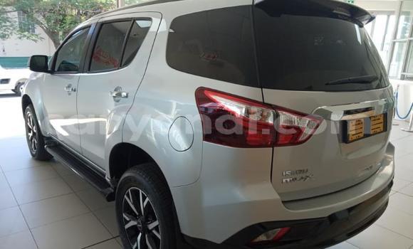 Acheter Occasion Voiture Isuzu MU-X Gris à Livingstone, Zambie Acheter Occasion Voiture Isuzu MU-X Gris à Livingstone, Zambie