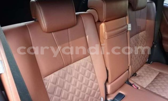 Acheter Occasion Voiture Toyota Harrier Noir à Livingstone, Zambie Acheter Occasion Voiture Toyota Harrier Noir à Livingstone, Zambie