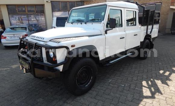 Acheter Occasion Voiture Land Rover Defender Blanc à Kasama, Zambie Acheter Occasion Voiture Land Rover Defender Blanc à Kasama, Zambie