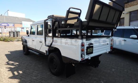 Acheter Occasion Voiture Land Rover Defender Blanc à Kasama, Zambie Acheter Occasion Voiture Land Rover Defender Blanc à Kasama, Zambie