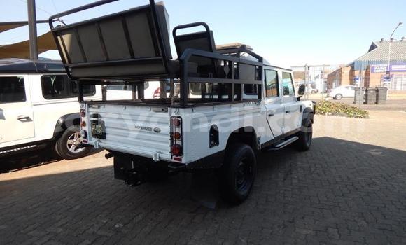 Acheter Occasion Voiture Land Rover Defender Blanc à Kasama, Zambie Acheter Occasion Voiture Land Rover Defender Blanc à Kasama, Zambie