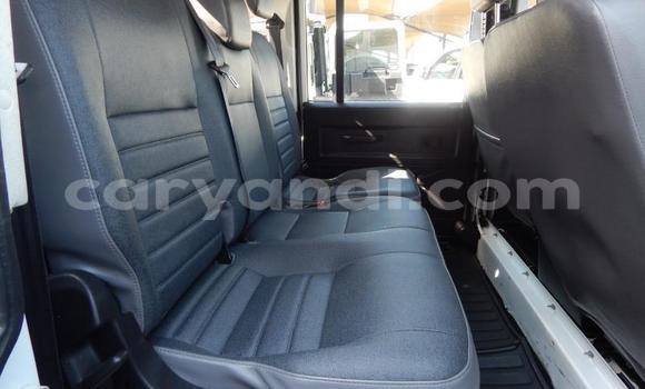 Acheter Occasion Voiture Land Rover Defender Blanc à Kasama, Zambie Acheter Occasion Voiture Land Rover Defender Blanc à Kasama, Zambie