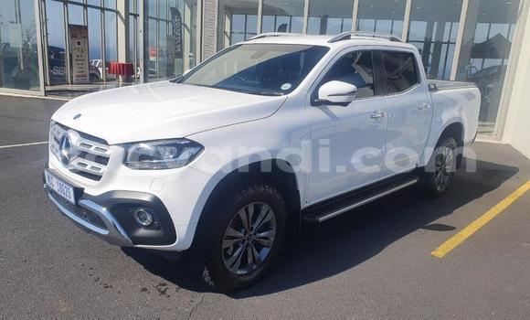 Tenga Tsaru Mercedes‒Benz X-klasse Concept Chena Mota in Kitwe in Zambia Tenga Tsaru Mercedes‒Benz X-klasse Concept Chena Mota in Kitwe in Zambia