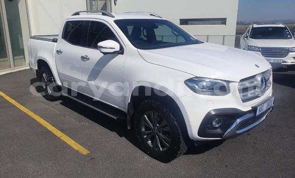 Nunua Ilio tumika Mercedes‒Benz X-klasse Concept Nyeupe Gari ndani ya Kitwe nchini Zambia Nunua Ilio tumika Mercedes‒Benz X-klasse Concept Nyeupe Gari ndani ya Kitwe nchini Zambia