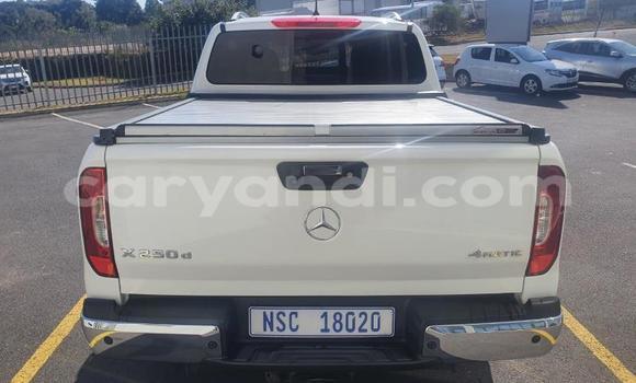 Nunua Ilio tumika Mercedes‒Benz X-klasse Concept Nyeupe Gari ndani ya Kitwe nchini Zambia Nunua Ilio tumika Mercedes‒Benz X-klasse Concept Nyeupe Gari ndani ya Kitwe nchini Zambia