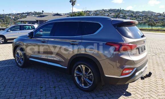 Tenga Tsaru Hyundai Santa Fe Sirivha Mota in Kitwe in Zambia Tenga Tsaru Hyundai Santa Fe Sirivha Mota in Kitwe in Zambia