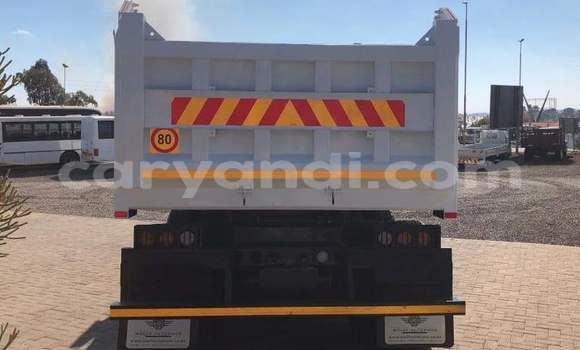 Acheter Occasion Utilitaire Nissan UD Blanc à Chipata, Zambie Acheter Occasion Utilitaire Nissan UD Blanc à Chipata, Zambie