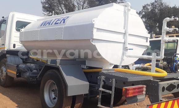 Nunua Ilio tumika Mercedes–Benz Atego Nyeupe Lori ndani ya Chipata nchini Zambia Nunua Ilio tumika Mercedes–Benz Atego Nyeupe Lori ndani ya Chipata nchini Zambia