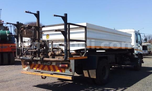 Buy Used Isuzu FTR 850 White Truck in Chipata in Zambia Buy Used Isuzu FTR 850 White Truck in Chipata in Zambia