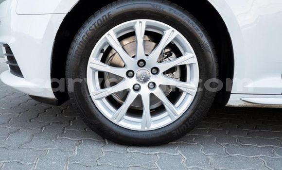 Nunua Ilio tumika Audi A4 Nyeupe Gari ndani ya Livingstone nchini Zambia Nunua Ilio tumika Audi A4 Nyeupe Gari ndani ya Livingstone nchini Zambia