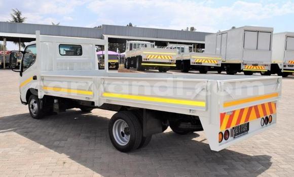 Acheter Occasion Voiture Toyota Dyna Blanc à Lusaka, Zambie Acheter Occasion Voiture Toyota Dyna Blanc à Lusaka, Zambie