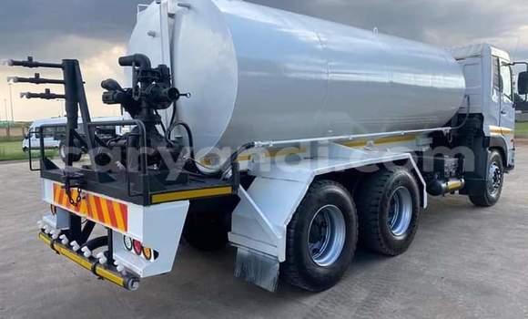 Acheter Occasion Utilitaire Nissan UD Blanc à Chipata, Zambie Acheter Occasion Utilitaire Nissan UD Blanc à Chipata, Zambie