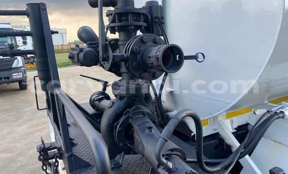 Acheter Occasion Utilitaire Nissan UD Blanc à Chipata, Zambie Acheter Occasion Utilitaire Nissan UD Blanc à Chipata, Zambie