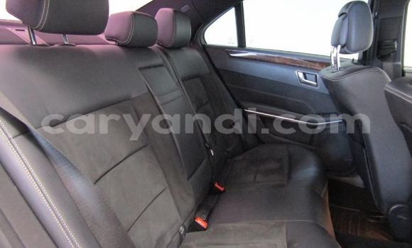 Acheter Occasion Voiture Mercedes‒Benz E–Class Blanc à Livingstone, Zambie Acheter Occasion Voiture Mercedes‒Benz E–Class Blanc à Livingstone, Zambie