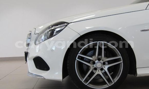 Acheter Occasion Voiture Mercedes‒Benz E–Class Blanc à Livingstone, Zambie Acheter Occasion Voiture Mercedes‒Benz E–Class Blanc à Livingstone, Zambie