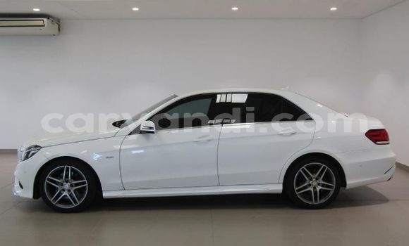 Acheter Occasion Voiture Mercedes‒Benz E–Class Blanc à Livingstone, Zambie Acheter Occasion Voiture Mercedes‒Benz E–Class Blanc à Livingstone, Zambie
