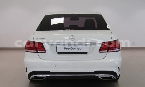 Acheter Occasion Voiture Mercedes‒Benz E–Class Blanc à Livingstone, Zambie Acheter Occasion Voiture Mercedes‒Benz E–Class Blanc à Livingstone, Zambie
