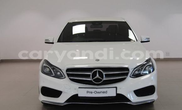 Acheter Occasion Voiture Mercedes‒Benz E–Class Blanc à Livingstone, Zambie Acheter Occasion Voiture Mercedes‒Benz E–Class Blanc à Livingstone, Zambie